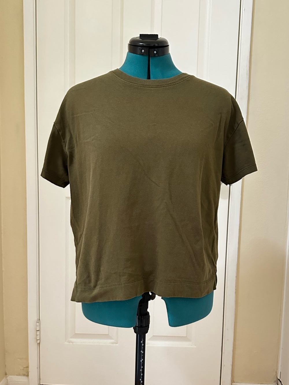 Old Navy Sz M Petite Cotton Boxy Vintage Short Sleeve Crew Neck Olive Green Tee